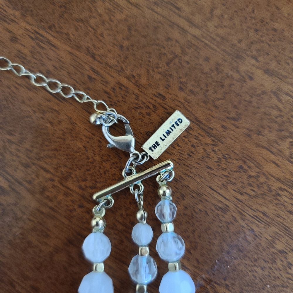 The Limited White Beaded Necklace - Picture 3 of 4